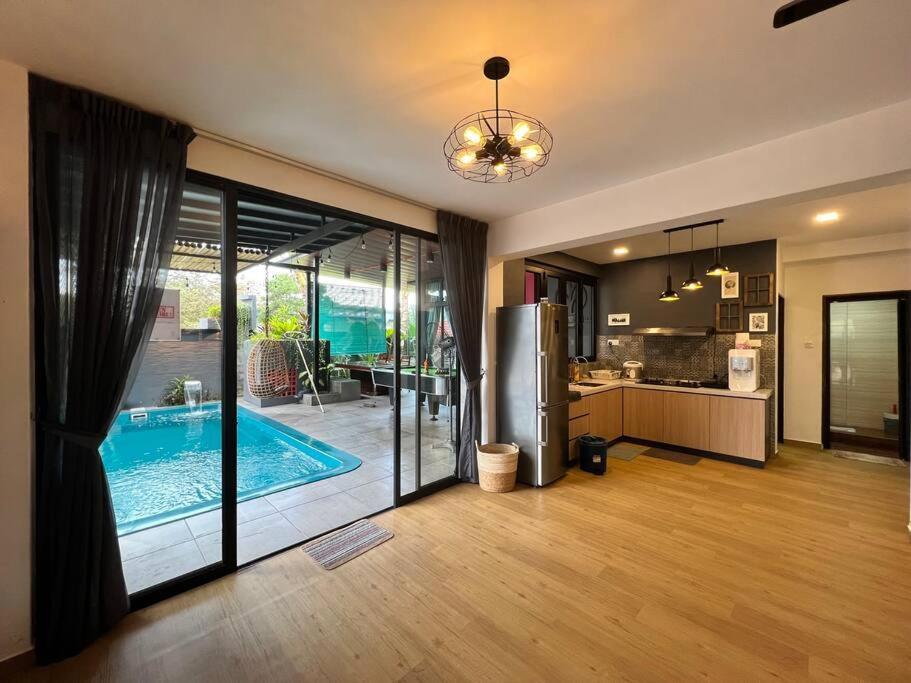 The Riimbun . Private Pool . Bbq . Karaoke *