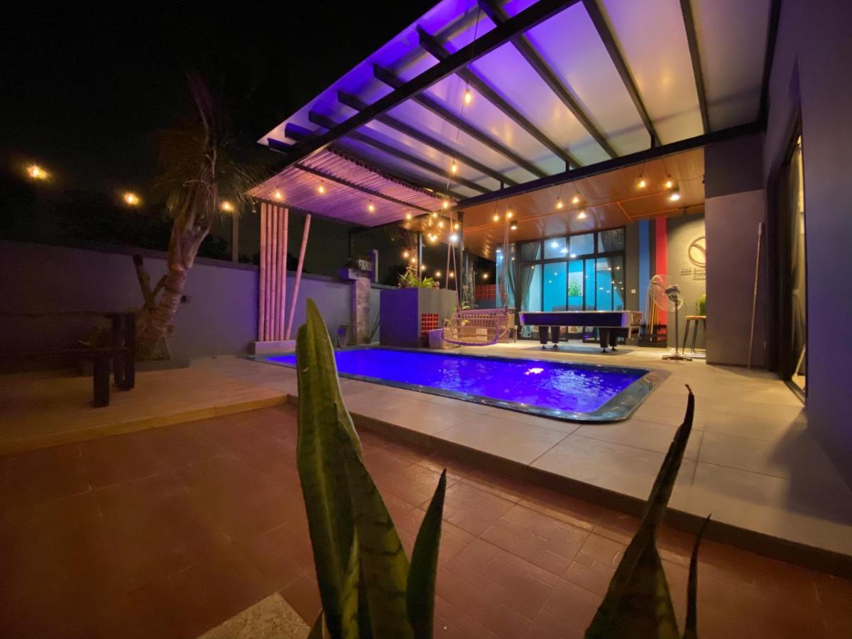 Holiday home The Riimbun . Private Pool . Bbq . Karaoke Johor Bahru